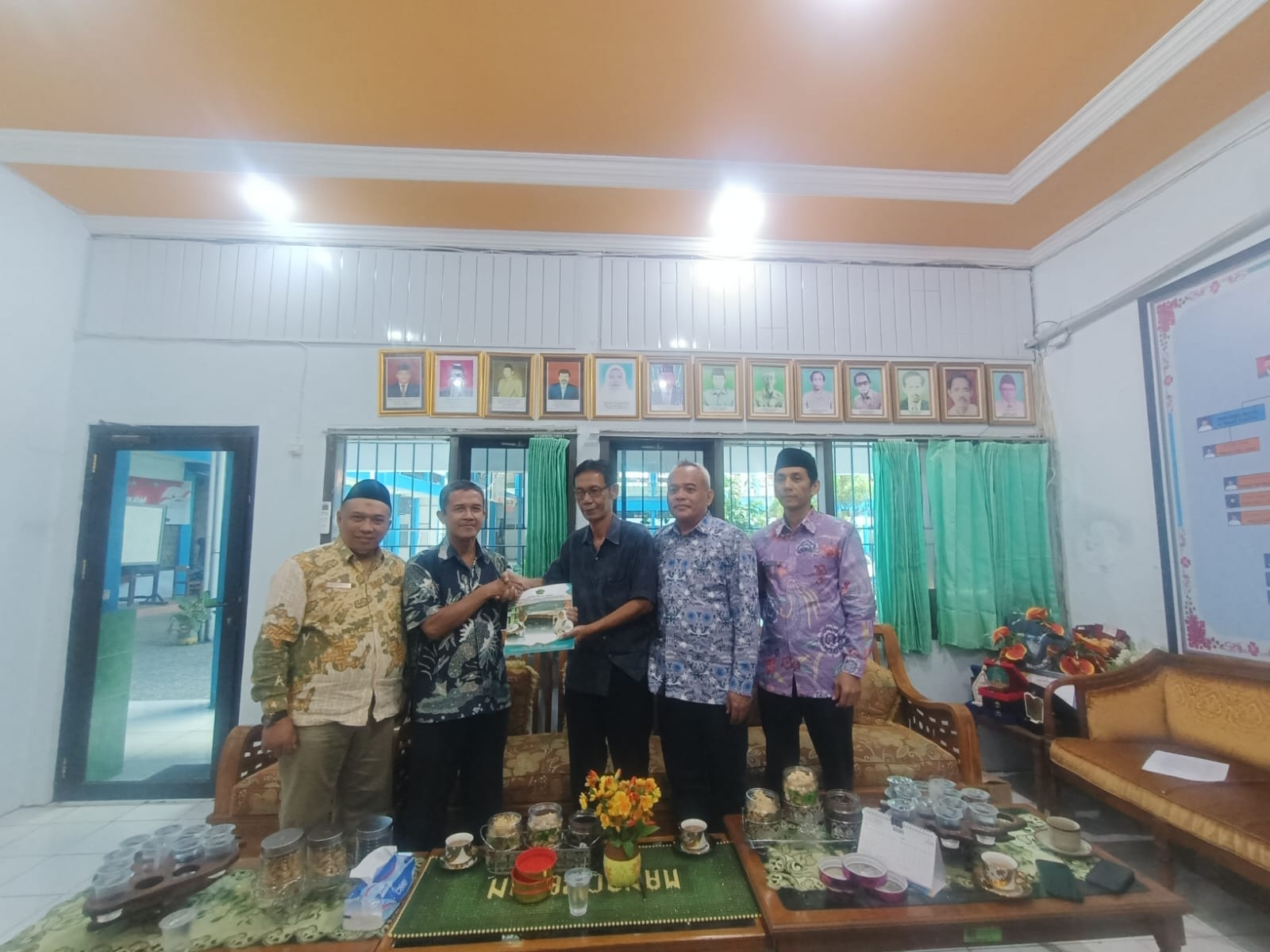 Serah Terima Jabatan Kepala Tata Usaha, MAN 2 Kota Cirebon Siap Tingkatkan Kualitas Pelayanan